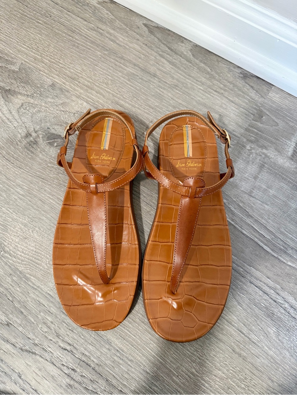 Sam Edelman Cognac Leather T-Strap Clean Girl Quiet Luxury Casual Size 8 Sandals - Picture 2 of 10